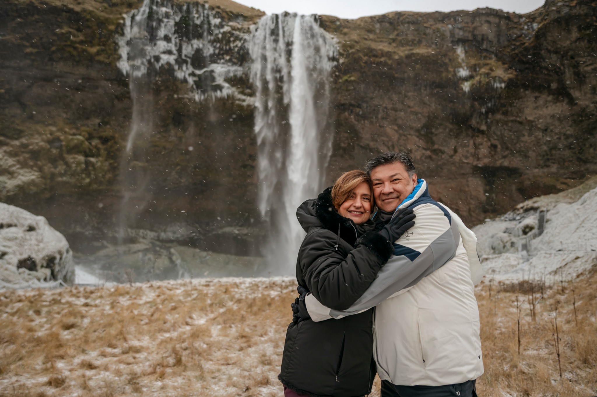 Si te vas a enamorar… que sea aquí. No es romanticismo barato: Islandia hace que te mires distinto con tu persona. ❄️

Porque cuando algo es tan grande…
Te acuerdas de lo que importa.

¿Plan ideal?
Aurora + silencio + “estoy aquí contigo”. 🌌

Etiqueta a tu persona 👇
📲 Escríbenos por DM para conocer las fechas disponibles para 2026 y nuestros planes de financiamiento. 💬❄️ 
.
.
.
#BorealExpedition #CouplesTrip #IslandiaRomantica #TravelCouple #IcelandLove #ViajesPremium