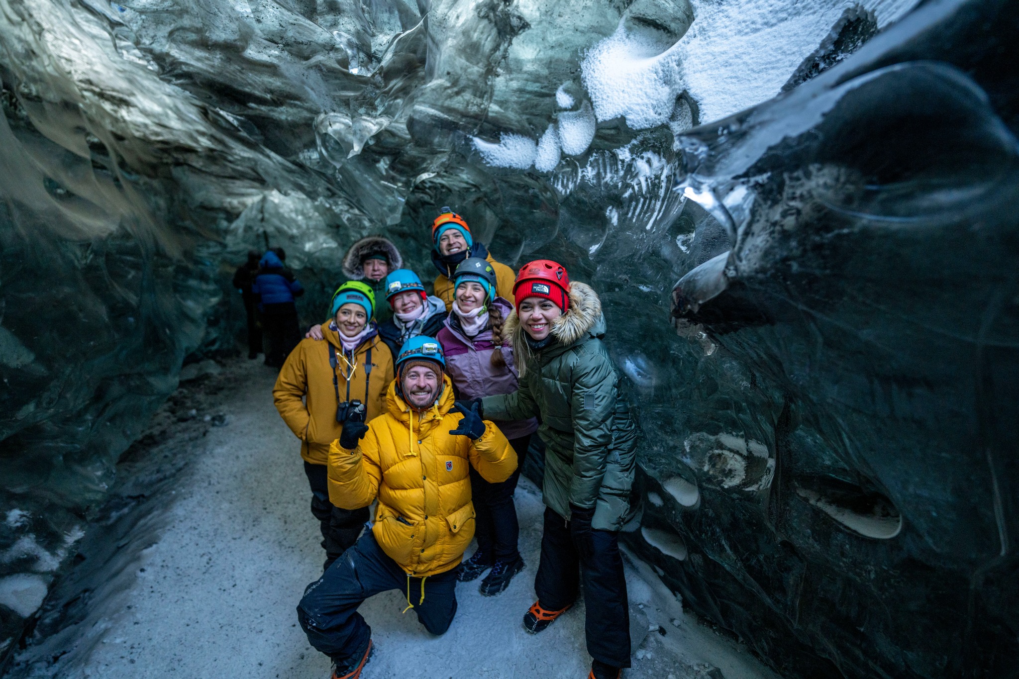 Islandia hace algo raro:
Une a desconocidos como si fueran amigos de años. 🤝❄️Porque cuando el viento pega, la risa se vuelve refugio.

📌 Tip de experiencia premium:
Los grupos pequeños NO son un lujo “marketing”.
Son lo que permite que vivas el viaje… sin sentirte uno más.

📩 Escríbenos y haz realidad tu viaje soñado en 2026-2027. DM para más detalles. 🗓️✨
.
.
.
#BorealExpedition #SmallGroups #ViajesPremium #IcelandTrip #TravelCommunity #AventuraConfort