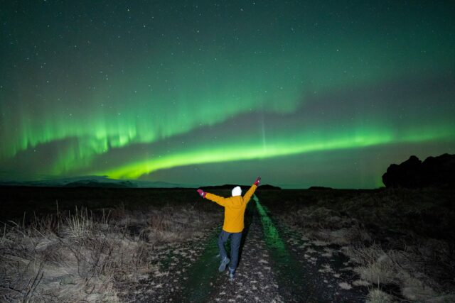 Lo que NADIE te dice de las auroras (la parte técnica)
La aurora puede ser impresionante…
y tu cámara puede arruinarlo. 😭📸

📌 Tip real:
En frío extremo, las baterías mueren rápido.
✅ Lleva 2 baterías extra
✅ Guárdalas en el bolsillo interno (calor corporal)
✅ Y NO dejes el móvil expuesto al viento.

Escríbenos para más información y conoce nuestros planes de financiamiento. ❄️✨ 
.
.
.
#BorealExpedition #NorthernLights #AuroraBoreal #IcelandPhotography #TravelHacks #Islandia2026 #ViajesUnicos
