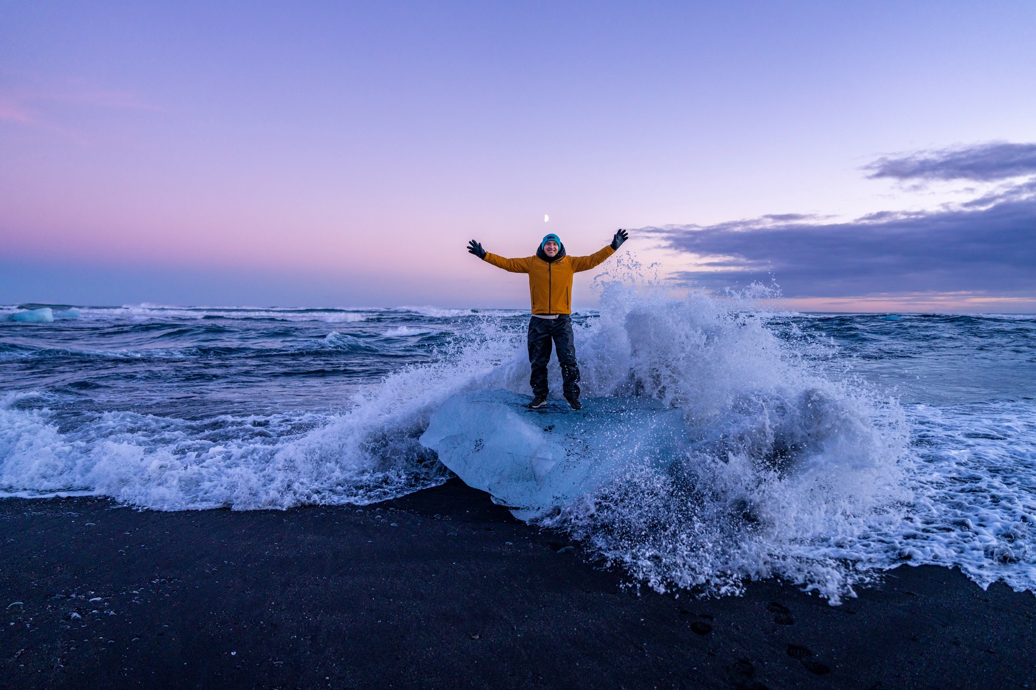 Cuando el cielo parece “mentir”

A veces el cielo se pone TAN intenso que parece editado y te quedas sospechando de tu propia memoria. 🌌😳

📌 Micro tip:
Cuando veas colores fuertes, NO subas saturación después.
Baja un poquito los highlights y deja que se vea natural.

Lo real pega más que lo exagerado.
PLANES DE FINANCIAMIENTO DISPONIBLES 👉🏼 www.borealexpedition.com
.
.
.
#BorealExpedition #IcelandSky #TravelEdit #Fotografia #Islandia #Reels