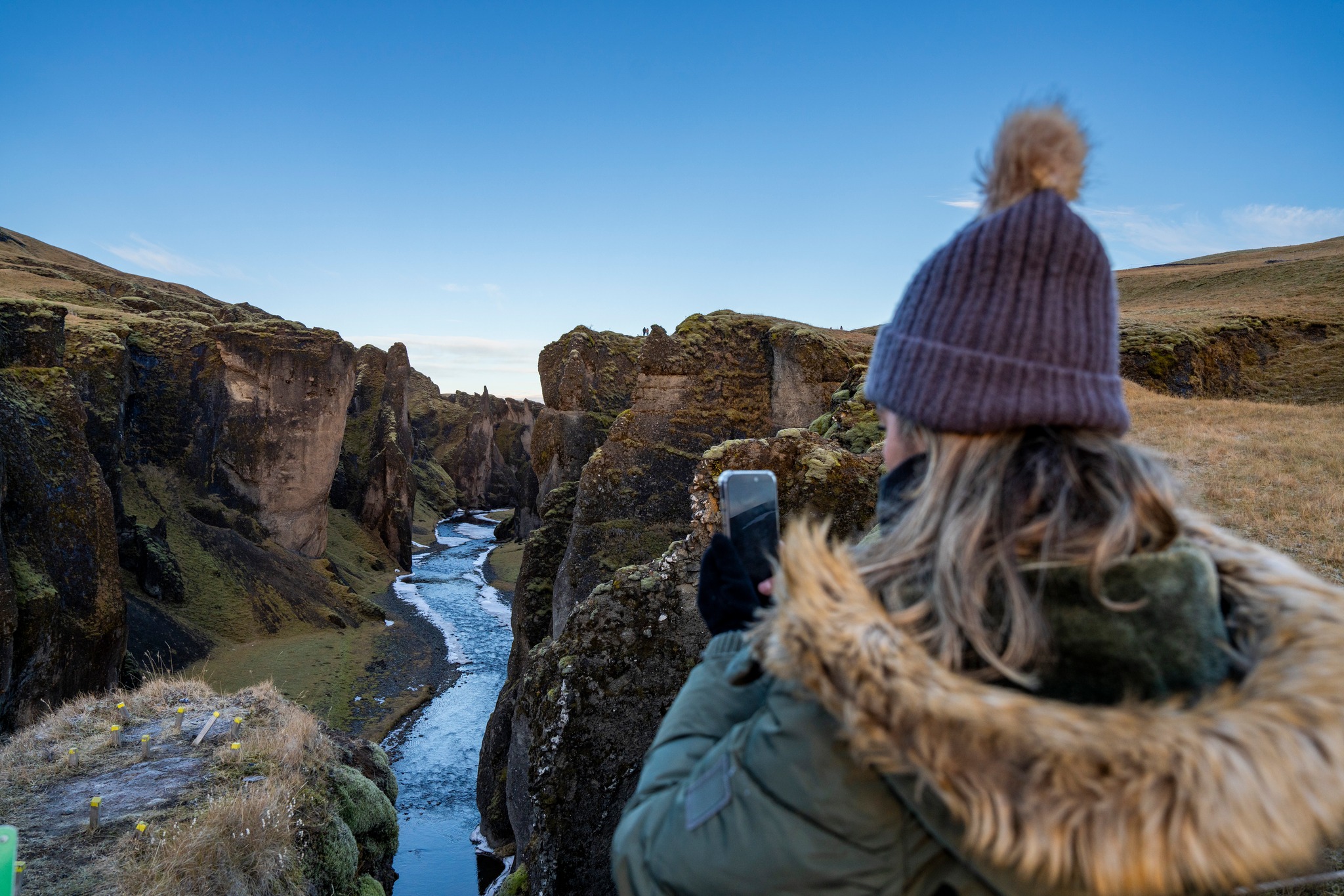 La foto MÁS cara no es con cámara… es con historia. La gente cree que la foto épica depende de una cámara cara.
Mentira❗

Depende de esto: qué está contando. 🧠✨
📌 Mini guía:
✅ 1 sujeto (tu)
✅ 1 acción (caminar / mirar / respirar)
✅ 1 emoción (asombro real)

La foto se siente… y por eso se comparte.
📩 Escríbenos y haz realidad tu viaje soñado en 2026. DM para más detalles. 🗓️✨
.
.
.
#BorealExpedition #TravelStory #FotografiaDeViajes #Islandia #IcelandTrip #Viajeros #ContenidoViral