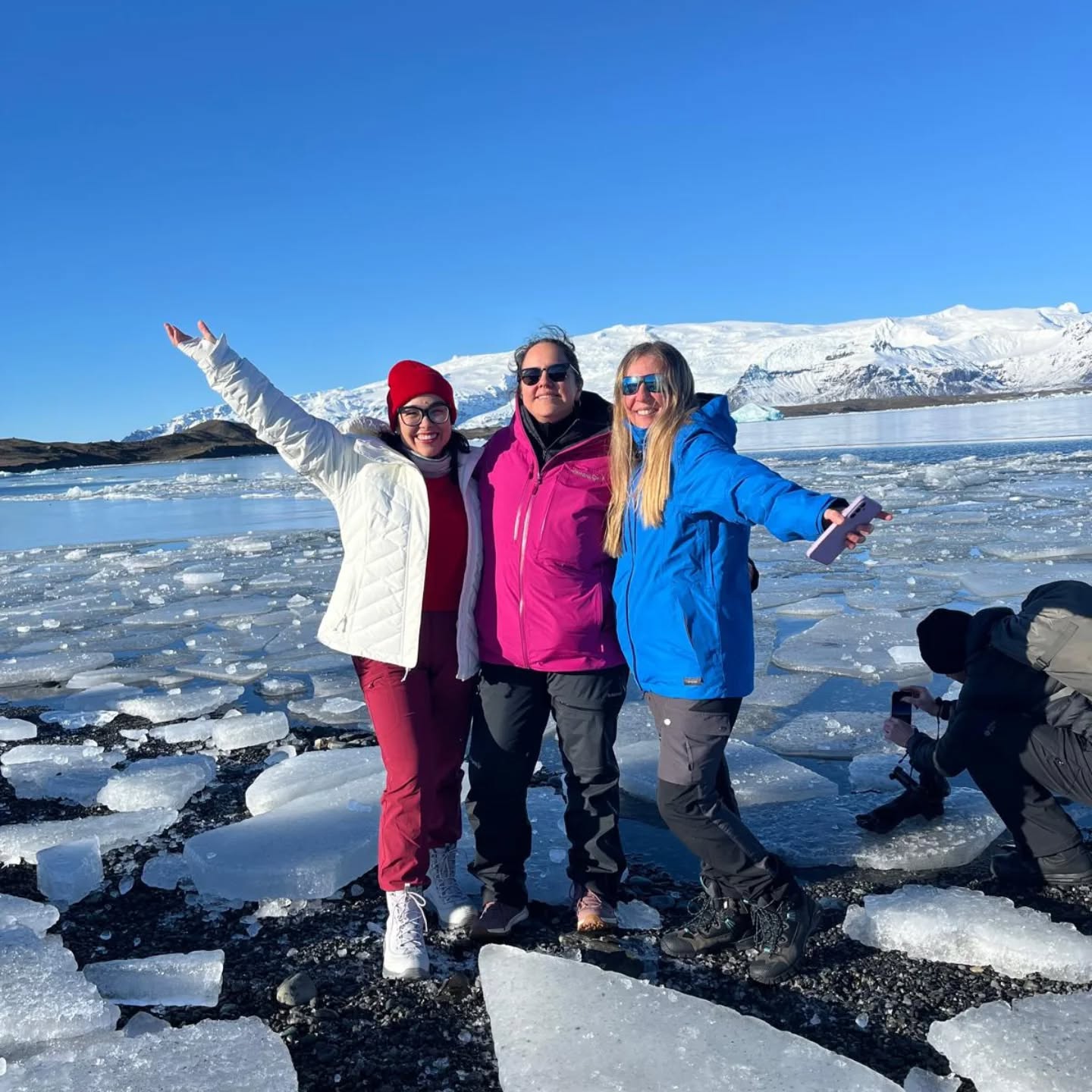 Aún no es tarde para que conozcas la tierra de fuego y hiero, Islandia 🇮🇸

​Si pensabas que habías perdido tu oportunidad de vivir esta aventura este año, tenemos noticias para ti ¡El viaje de tus sueños sigue disponible! ✨

​Esto que ves es solo una parte de un dia de nuestros tours con @sumitoestevez y aún quedan muchos lugares por ver 

​No dejes que el 2026 pase sin que taches Islandia de tu lista. ¿Deseas saber más de nuestros tours para unirte? 💙

​👇 ​Escribe la palabra SUMITO en los comentarios. Te enviaremos un mensaje privado con todo lo que necesitas saber de este increíble viaje
.

.

.
#Islandia2024 #ViajarIslandia #BorealExpedition #tour #adventure