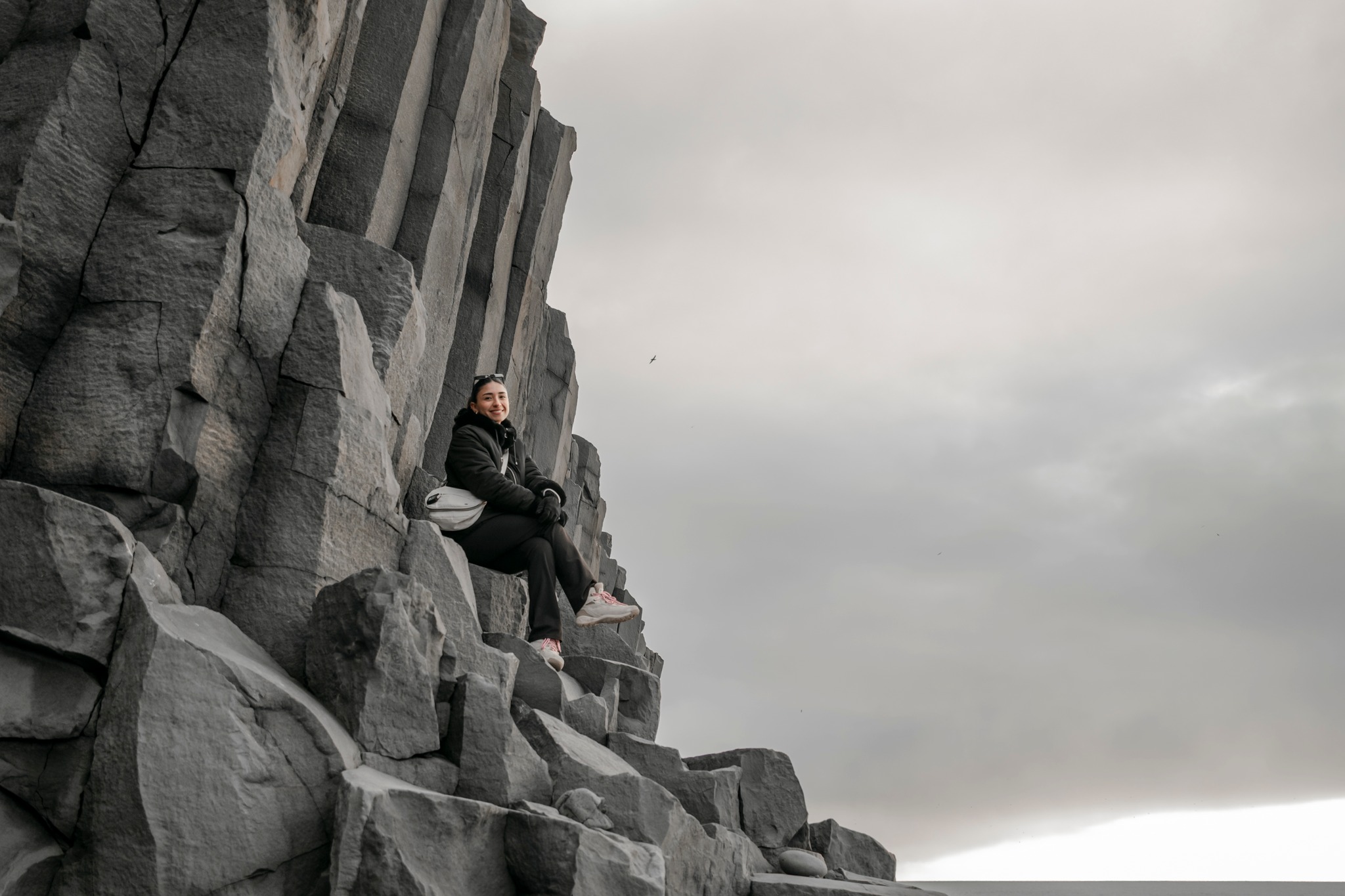 Esto no lo diseñó un arquitecto. Lo diseñó el planeta cuando enfrió lava… y se puso creativo. 🧱🌋

La lava al enfriarse puede fracturarse en polígonos (como hexágonos) creando esas “columnas” perfectas. La naturaleza no necesita que la editen… solo que la miren 👀.

Hay planes de financiamiento y fechas 2026-2027 disponibles. Escríbenos y te decimos cuál ruta incluye este spot 💬❄️
.
.
.
#BorealExpedition #BasaltColumns #Islandia #IcelandNature #Viajes2026 #TravelFacts #ViajesPremium