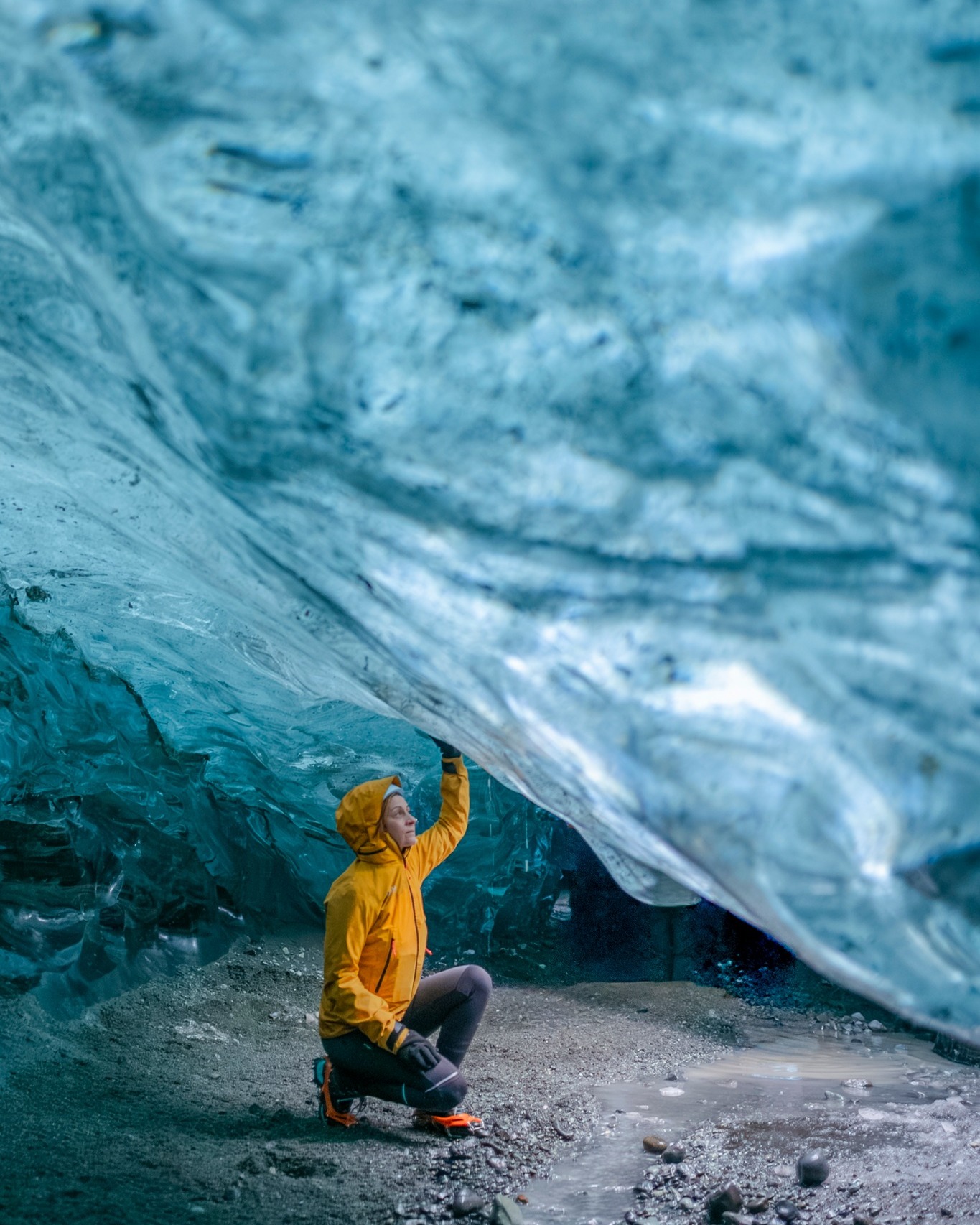Cueva de hielo: El color que no existe en ciudad. Ese azul no es solo bonito… es hipnótico. 💙🧊 Y lo más loco: no se ve igual en cada persona. Depende de luz, ojo y momento.

📌 Tip de foto:
Si tu piel se ve muy “azul”, calienta un poquito el balance de blancos.
Que el hielo sea protagonista, no un filtro raro.

Hay planes de financiamiento y aún hay fechas 2026 disponibles. Escríbenos para asegurar cupo 💬❄️
.
.
.
#BorealExpedition #IceCave #Islandia #Iceland2026 #TravelPhotography #ViajesUnicos