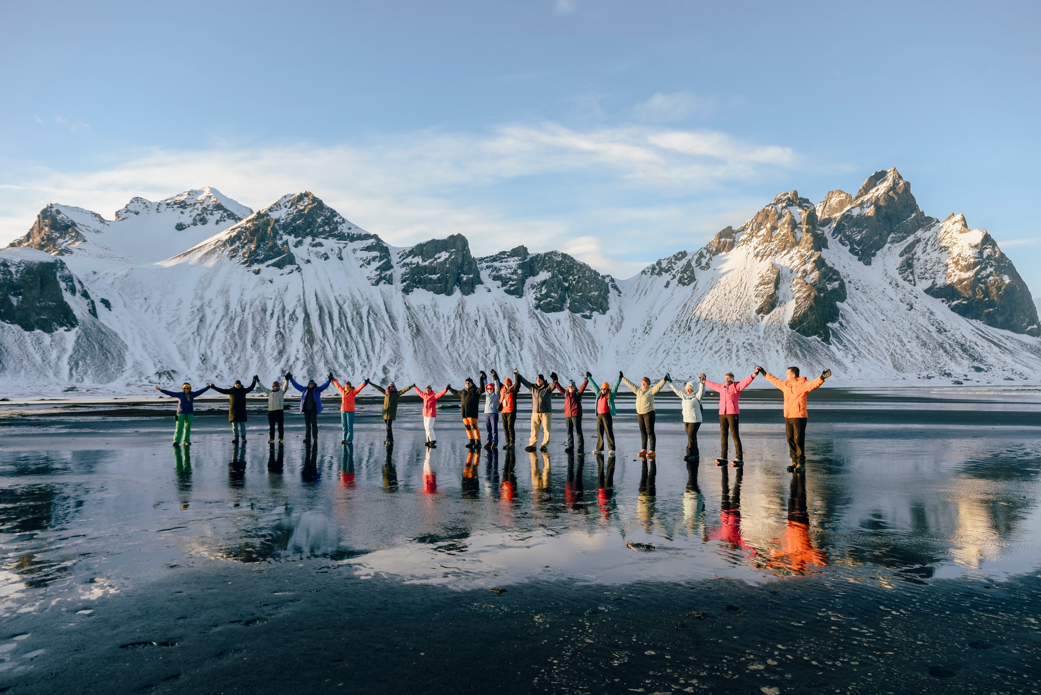 Un grupo pequeño en Islandia no es “gente en una foto”. Es un equipo con la misma cara de: “¿esto es real?” 😅🤍

📌 Grupos pequeños = más flexibilidad = mejor luz = mejores momentos. Lo épico se disfruta más cuando lo compartes.

¿Con quién harías este viaje: pareja, amigos o familia? 👇
Hay financiamiento y fechas 2026–2027 disponibles 🌌
.
.
.
#BorealExpedition #SmallGroupTravel #Islandia2026 #ViajesEnGrupo #AuroraBoreal