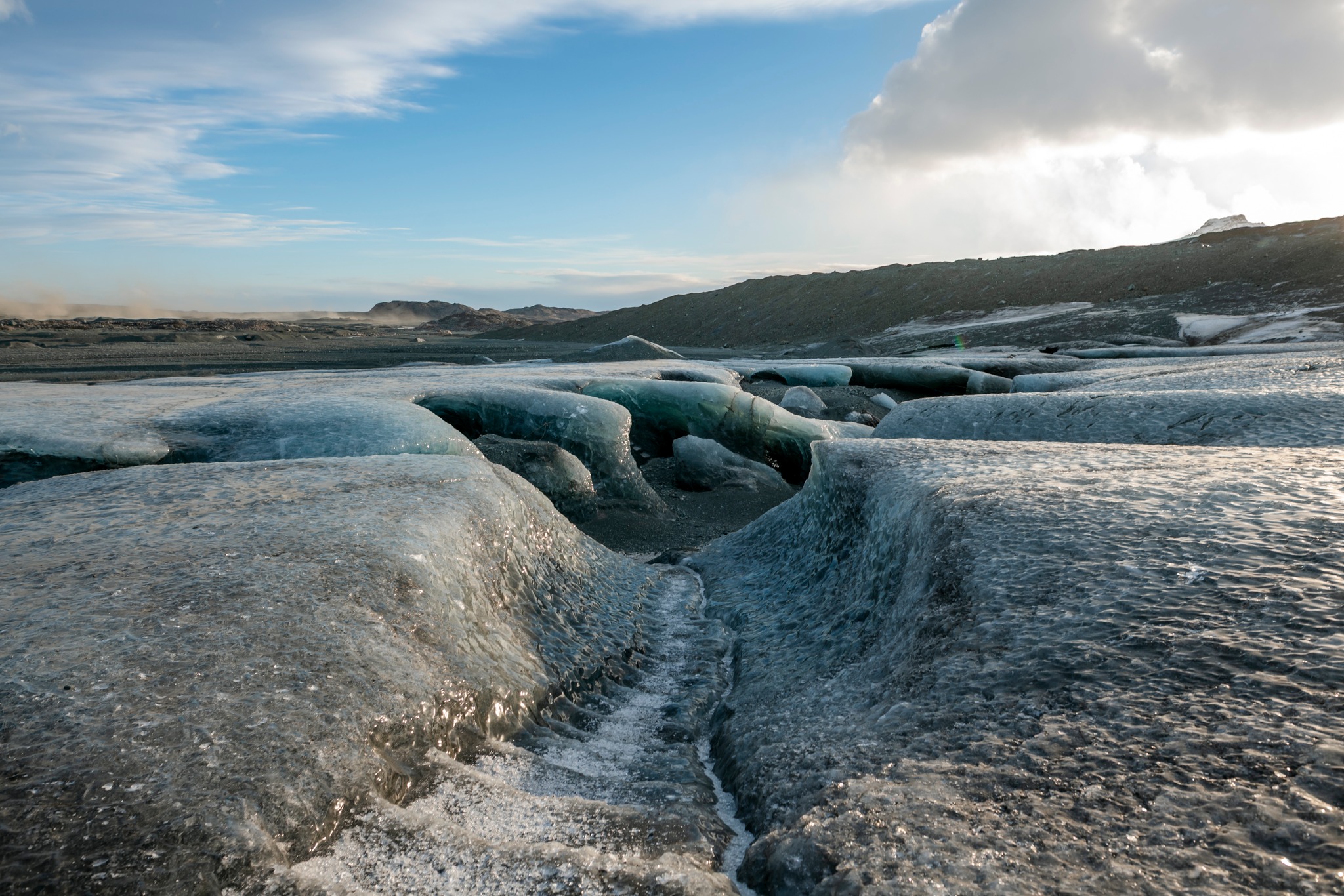 ✖️ MITO: Islandia es solo frío y paisajes.
✅ REALIDAD: es un viaje que te cambia el ritmo interno.

Porque cuando todo afuera es gigante, tú te acomodas por dentro.
Y eso se siente en la forma en que caminas, respiras y hasta duermes.

Planes de financiamiento + fechas 2026–2027 disponibles. Auroras: monitoreamos el clima para salir cuando realmente vale la pena 🌌
.
.
.
#BorealExpedition #IcelandExperience #Islandia2026 #ViajesConAlma #ViajesPremium #TravelMindset