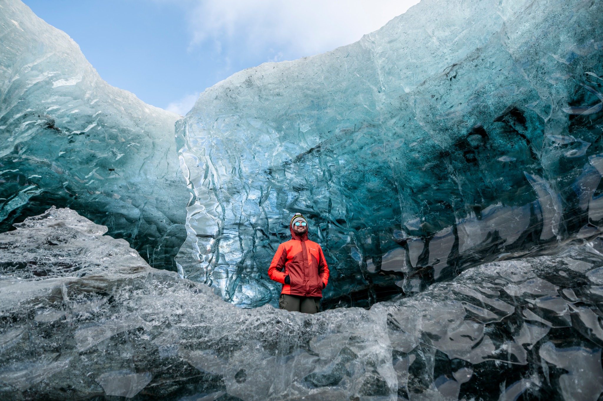 Foto pro sin ser pro: el truco del color. ¿Quieres que tus fotos se vean brutales? Usa una chaqueta de color fuerte (rojo/amarillo/azul). 📸🎨

📌 En nieve/hielo el color hace que tu foto salte sin filtros.Lo simple, bien hecho, impacta más.

✅Financiamiento + fechas 2026–2027 disponibles. Auroras: salida con monitoreo de cielo 🌌 Contáctanos HOY para enviarte toda la información.
.
.
.
#BorealExpedition #TravelPhotography #PhotoTips #IcelandTrip #Islandia2027 #ContenidoDeViaje
