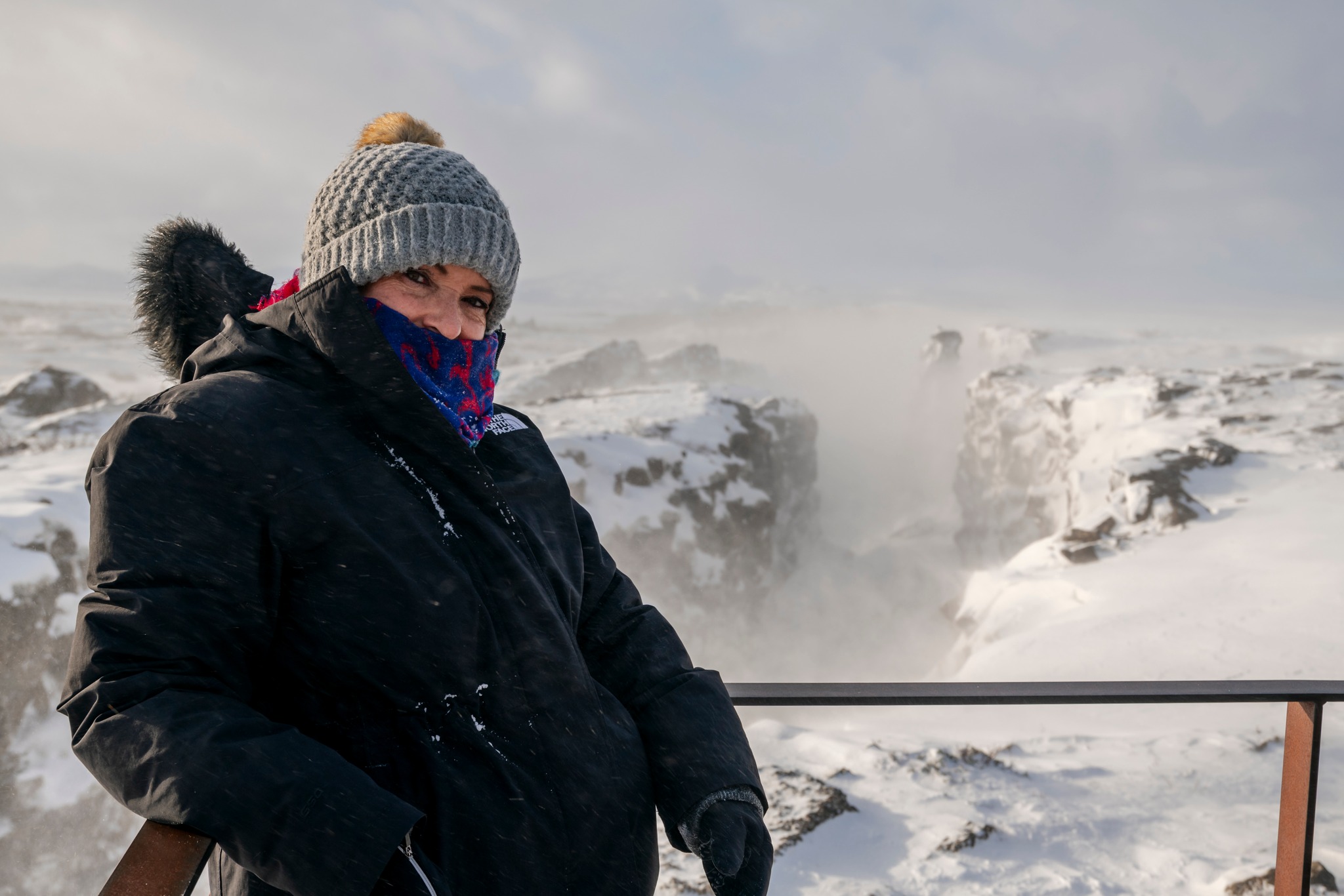 Checklist REAL para Islandia (sin sufrir):

✅ 3 capas (térmica + abrigo + impermeable)
✅ guantes finos (para cámara)
✅ buff/cuello (salva la noche)
✅ botas con suela buena
✅ bolsillo extra para baterías

Guárdalo ✅ 
Financiamiento + fechas 2026–2027 disponibles. Auroras: salimos con monitoreo de nubes/claros 🌌
.
.
.
#BorealExpedition #TravelTips #Islandia #IcelandWinter #Viajes2026 #AventuraConfort
