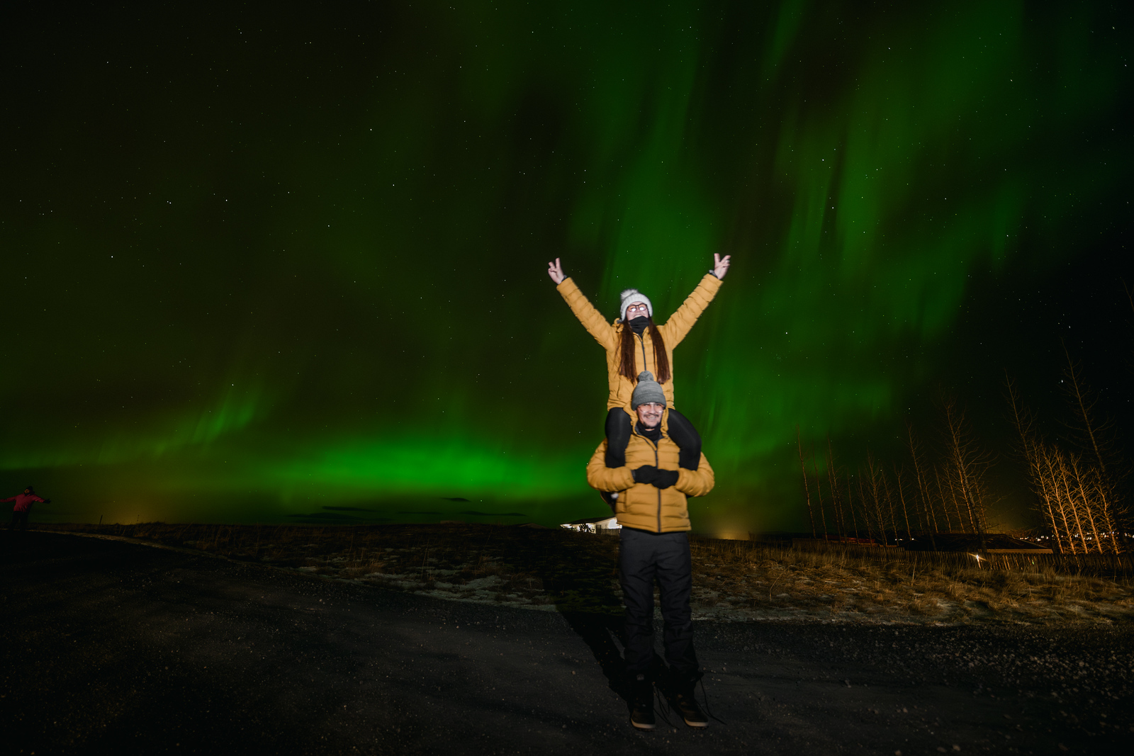 Cuando aparece la aurora, nadie reacciona igual. 🌌

Unos gritan. Otros se quedan mudos. Algunos sacan la cámara tarde porque primero quieren verla con los ojos.

Y eso está bien. La aurora no se vive igual dos veces.

📌 Nosotros buscamos zonas oscuras y salimos según monitoreo de clima y visibilidad para maximizar oportunidades.
✅ Tenemos planes de financiamiento y fechas 2026–2027 disponibles. Escríbenos “AURORA”.
.
.
.
#BorealExpedition #AuroraBoreal #NorthernLights #TravelFeels #Islandia2027 #AuroraTrip
