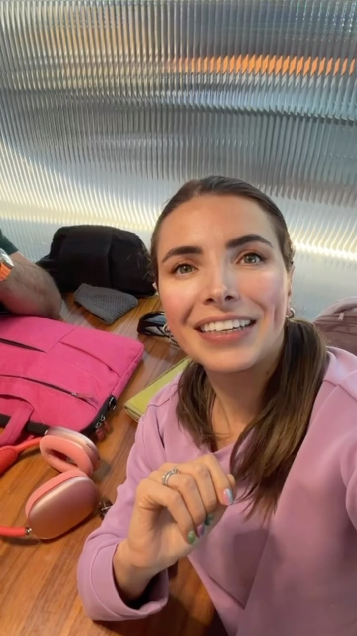 ✈️🇮🇸 ¡YA EN CAMINO A ISLANDIA!

Nuestros primeros cazadores de auroras de la Temporada 6 ya comienzan su aventura junto a @mari_travesia y @deviajeconjuank . 🌌✨

Maletas listas, mucha emoción y 10 días por delante para recorrer Islandia, descubrir lugares increíbles y comenzar a escribir las primeras historias de esta nueva temporada. ❄️🚐

¡Buen viaje, cazadores! La aventura Boreal ya comenzó. 💙

Nos vemos en Islandia 🇮🇸

#BorealExpedition #Temporada6 #Islandia #AurorasBoreales