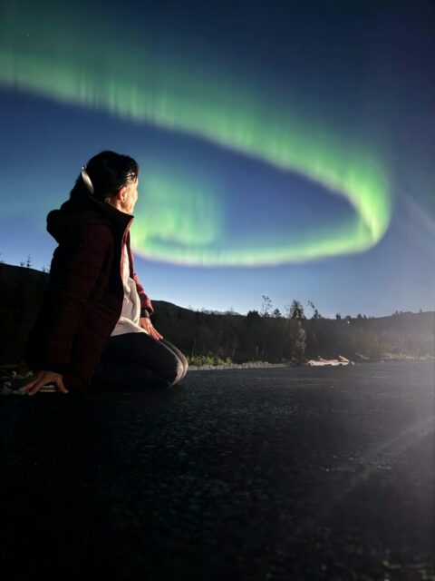 🌌🇮🇸 We predict it, We prepare... and we go out to hunt them.

Like Aurora Hunters, we follow the forecast closely, sky conditions and all the information necessary to increase the chances of finding them.

And the time came: First successful aurora hunt of our Highlands tour with @mari_travesia and @deviajeconjuank ! 💚✨

This is how Season 6 begins… with the Icelandic sky doing its thing. 🙌🏼
.
#BorealExpedition #CazadoresDeAuroras #HighlandsIceland #AurorasBoreales