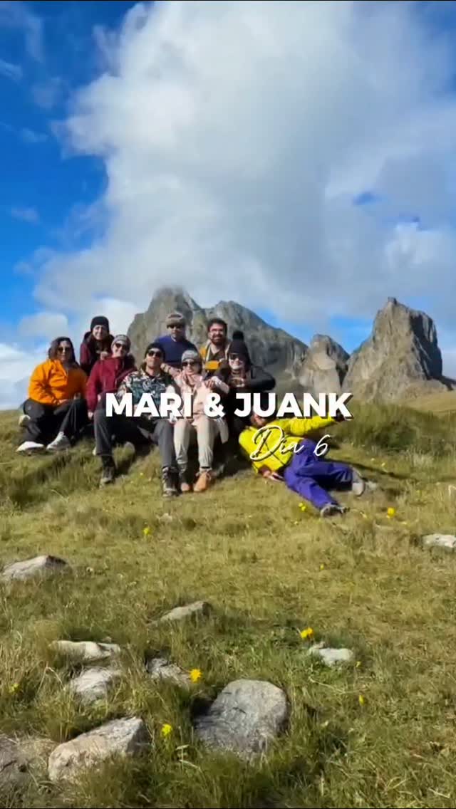Día 6 del tour por Islandia junto a @mari_travesia y @deviajeconjuank 🇮🇸✨

​En este sexto día exploramos los contrastes del este islandés. Nos tomamos la foto clásica en la icónica Silla Roja, paseamos por el tranquilo puerto de Djúpivogur y nos adentramos en el legendario Pueblo Vikingo. Para cerrar con broche de oro, caminamos sobre los reflejos mágicos de la playa de Stokksnes frente a la imponente montaña Vestrahorn. 🏔️⚔️
.
 .
.
 .
 .
​#Islandia #TourTodoIncluido #AuroraBoreal #Vestrahorn #Stokksnes