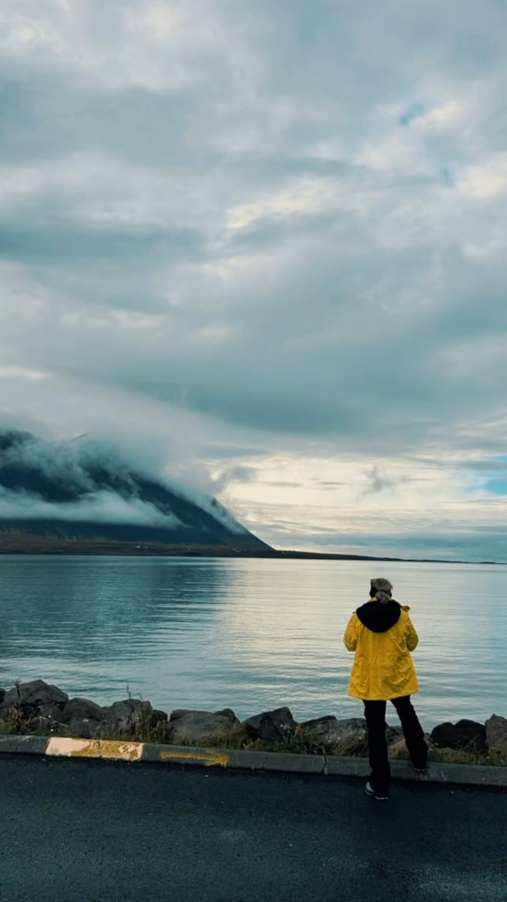 ¡La magia de Snæfellsnes en un solo día! 🇮🇸✨

Hoy recorrimos la famosa “Islandia en miniatura”: desde la icónica montaña de Kirkjufell y los acantilados de Arnarstapi, hasta la misteriosa iglesia negra y las focas de Ytri Tunga. ⛰️🌊⛪

Compartir estos paisajes irreales con la Familia Boreal es otro nivel. 💙 ¿Con quién te gustaría hacer este recorrido? 👇  
.
.
.
#BorealExpedition #FamiliaBoreal #Snaefellsnes #Islandia #Kirkjufell ViajesIslandia Aventura
