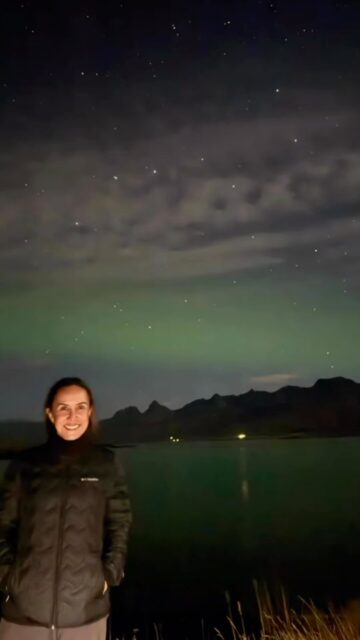 From deep canyons to diamond-studded beaches and the deep blue of a glacial cave!! 🏔️🧊💎

Today we lived one of the most complete and impressive days of our route. We walk through the spectacular Fjaðrárgljúfur canyon, we float surrounded by icebergs in Jökulsárlón, We entered an authentic natural ice cave inside the Vatnajökull glacier and ended up watching the ice sparkle on the black sand at Diamond Beach. ✨🌬️

Simply unforgettable. Nature never stops surprising us with the Boreal Family. 💙 Do you prefer green canyons or beaches full of ice?? 👇
.
.
.
#Boreal Family #BorealExpedition #GroupTrip #Adventure #NatureIcelandMagic