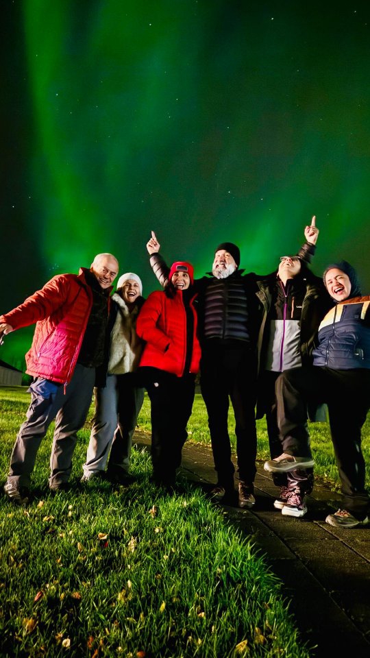 La aventura perfecta existe y se vive así 🇮🇸✨

Imposible describir con palabras la energía tan brutal y el entusiasmo con el que este grupo recorrió cada rincón de Islandia. Desde el primer kilómetro hasta el último, su alegría llenó de magia cada paisaje, cada cascada y cada camino de esta expedición 🚐💙.

Gracias por entregarse por completo a esta experiencia y hacerla inolvidable. ¡Los esperamos pronto para seguir persiguiendo horizontes juntos! 🚀🏔️💚
.
 
.
 
.
#TourTodoIncluido #Islandia #ViajesEnGrupo #CazadoresDeAuroras #IcelandTravel