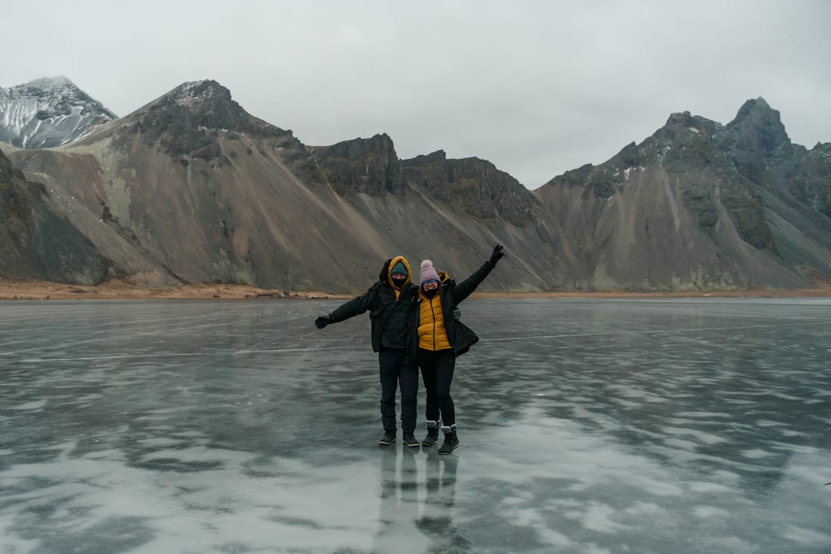 La montaña Vestrahorn sobre la arena negra de Stokksnes